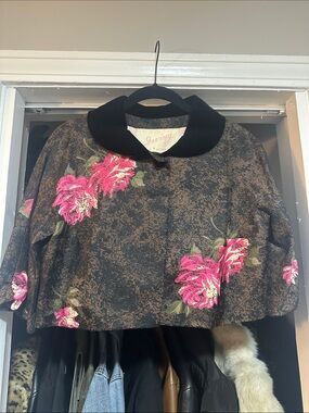Vintage Floral Black Cropped Cape with Velvet Collar